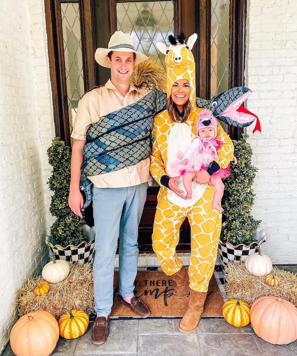 family halloween costume with snake, giraffe and baby dressed as flamingo