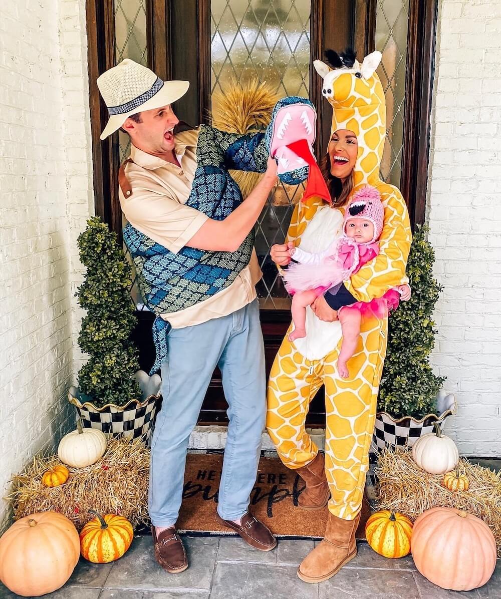 family halloween costume with snake, giraffe and baby dressed as flamingo