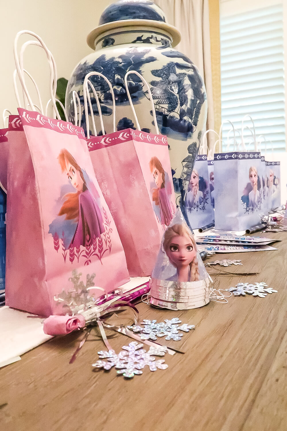 frozen favor bags at frozen themed birthday party